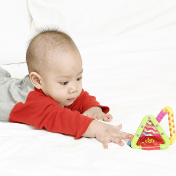 Apa Yang Terjadi Jika Bayi Makan Tisu?